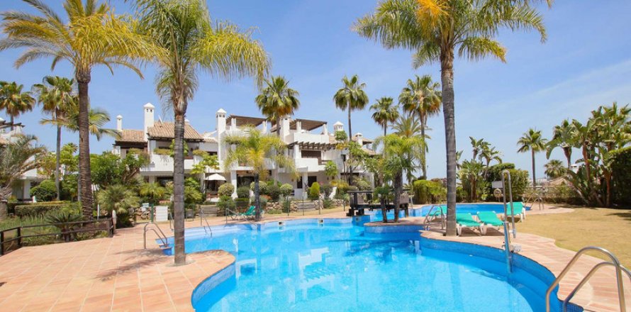 Kaupunkipientalo Benahavis, Malaga, Espanja 3 makuuhuonetta, 180 m2 No. 127455