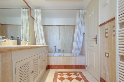 Kaupunkipientalo myytävänä Benahavis, Malaga, Espanja, 3 makuuhuonetta, 180 m2 No. 127455 - kuva 24