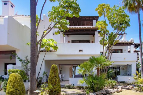 Kaupunkipientalo myytävänä Benahavis, Malaga, Espanja, 3 makuuhuonetta, 180 m2 No. 127455 - kuva 2