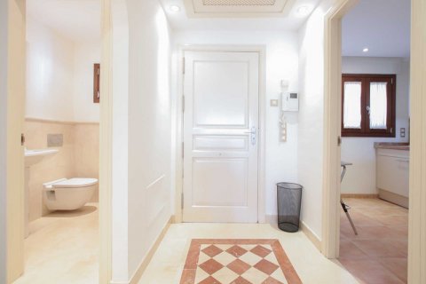 Kaupunkipientalo myytävänä Benahavis, Malaga, Espanja, 3 makuuhuonetta, 180 m2 No. 127455 - kuva 12