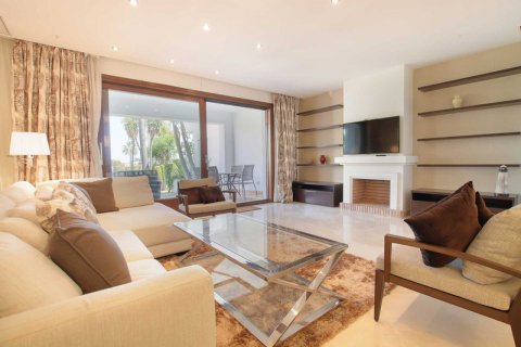 Kaupunkipientalo myytävänä Benahavis, Malaga, Espanja, 3 makuuhuonetta, 180 m2 No. 127455 - kuva 15