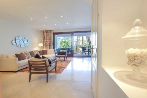 Kaupunkipientalo myytävänä Benahavis, Malaga, Espanja, 3 makuuhuonetta, 180 m2 No. 127455 - kuva 8