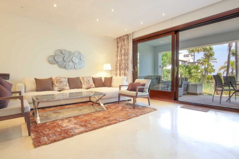 Kaupunkipientalo myytävänä Benahavis, Malaga, Espanja, 3 makuuhuonetta, 180 m2 No. 127455 - kuva 4