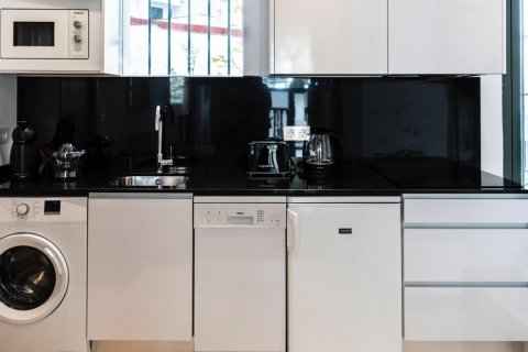 Apartment for rent Madrid, Spain 2 bedrooms, 90 sq.m. No. 129013 - photo 2