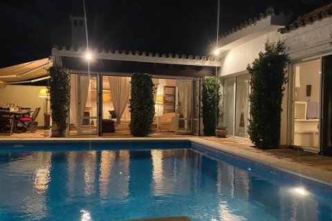 Villa for rent El Puerto de Santa Maria, Cadiz, Spain 4 bedrooms, 240 sq.m. No. 122178 - photo 1