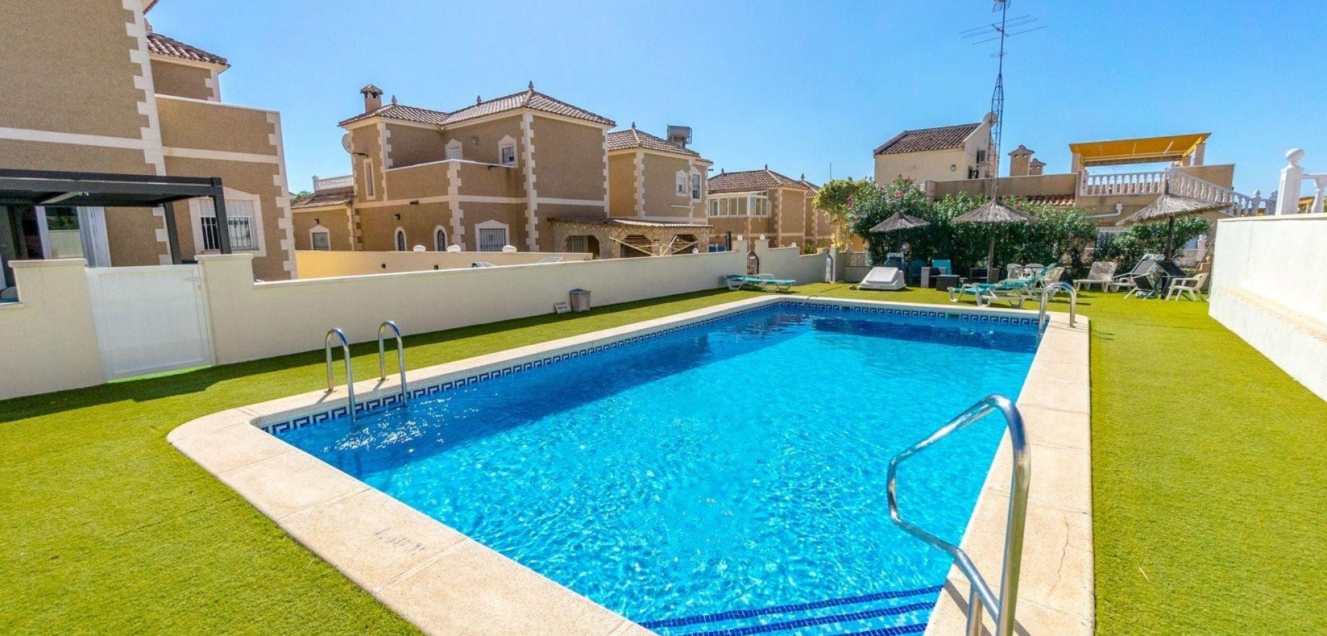 Villa i Alicante, Spanien 3 sovrum, 120 kvm. Nr. 125256