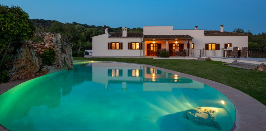 Finca Manacor, Mallorca, Spagna 5 camere da letto, 493 mq. N° 128210