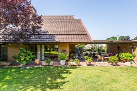 House for rent Boadilla del Monte, Madrid, Spain 4 bedrooms, 467 sq.m. No. 124660 - photo 2