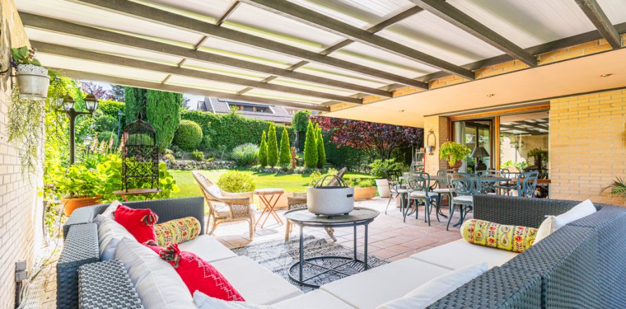House Boadilla del Monte, Madrid, Spain 4 bedrooms, 467 sq.m. No. 124660