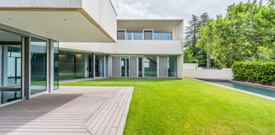 Villa à Madrid, Espagne 6 chambres, 746 m2 No. 124658