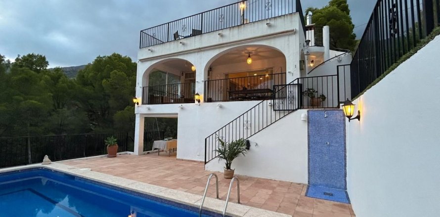 Villa Altea, Alicante, Spagna 5 camere da letto, 280 mq. N° 131621