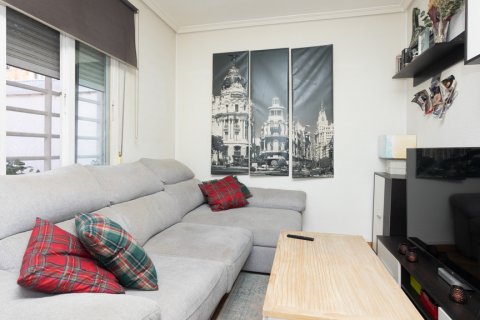Huoneisto myytävänä Madrid, Espanja, 1 makuuhuone, 74.27 m2 No. 122073 - kuva 2