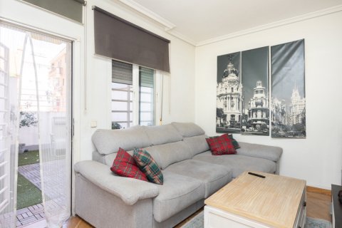 Huoneisto myytävänä Madrid, Espanja, 1 makuuhuone, 74.27 m2 No. 122073 - kuva 1