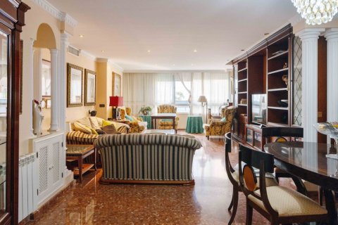 Продажа квартиры Малага, Испания 3 спальни, 150м2 №124648 - фото 15