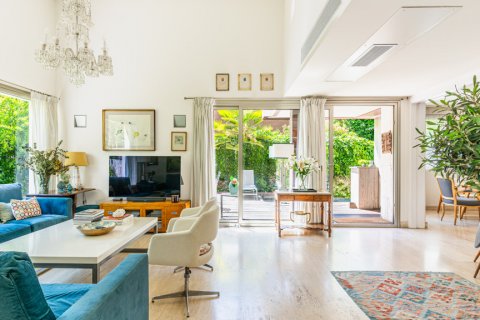 House for sale Madrid, Spain 4 bedrooms, 455 sq.m. No. 120489 - photo 4