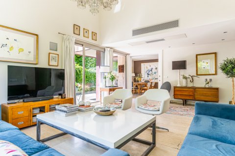 House for sale Madrid, Spain 4 bedrooms, 455 sq.m. No. 120489 - photo 7