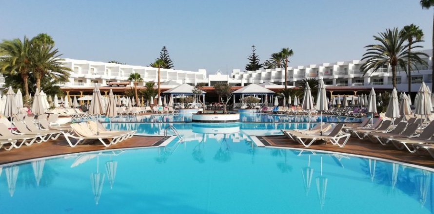 Commercial property Portals Nous, Mallorca, Spain 120 bedrooms, 8600 sq.m. No. 130883