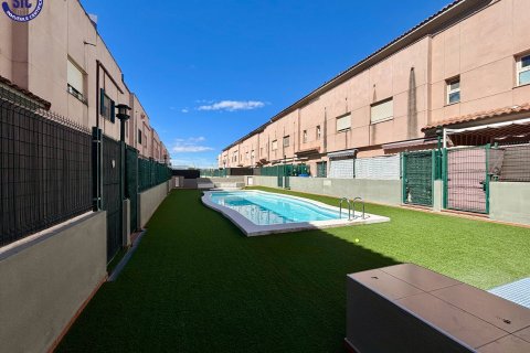 Villa à vendre La Pobla de Vallbona, Valencia, Espagne, 4 chambres, 224 m2 No. 121986 - photo 7