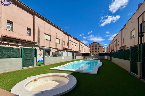 Продажа виллы в Ла-Побла-де-Вальбона, Валенсия, Испания 3 спальни, 224м2 №121986 - фото 12