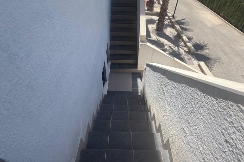 Bungalow w Guardamar del Segura, Alicante, Hiszpania 2 sypialnie, 150 mkw. nr 131498 – zdjęcie 17