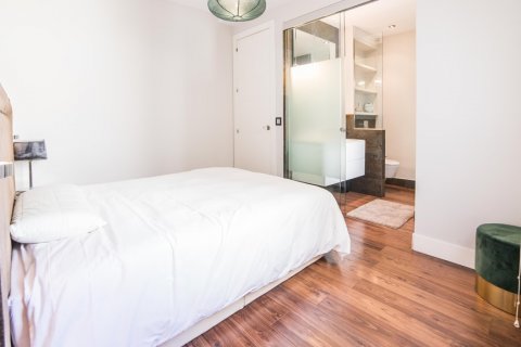 Apartment for rent Madrid, Spain 2 bedrooms, 120 sq.m. No. 122416 - photo 17