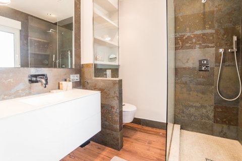 Apartment for rent Madrid, Spain 2 bedrooms, 120 sq.m. No. 122416 - photo 18