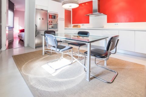 Apartment for rent Madrid, Spain 2 bedrooms, 120 sq.m. No. 122416 - photo 22