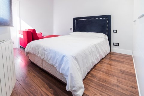 Apartment for rent Madrid, Spain 2 bedrooms, 120 sq.m. No. 122416 - photo 26