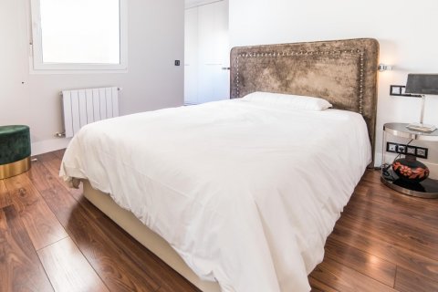 Apartment for rent Madrid, Spain 2 bedrooms, 120 sq.m. No. 122416 - photo 14