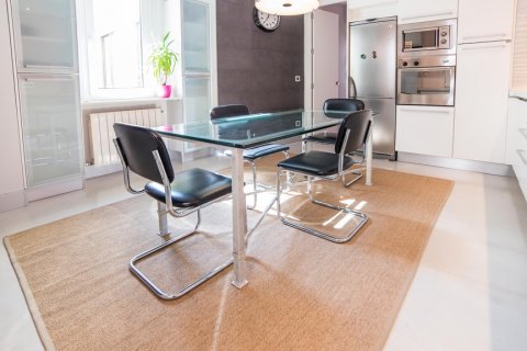 Apartment for rent Madrid, Spain 2 bedrooms, 120 sq.m. No. 122416 - photo 25
