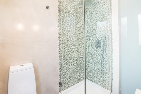 Apartment for rent Madrid, Spain 2 bedrooms, 120 sq.m. No. 122416 - photo 11