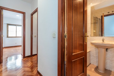 Huoneisto myytävänä Madrid, Espanja, 3 makuuhuonetta, 102 m2 No. 121966 - kuva 18