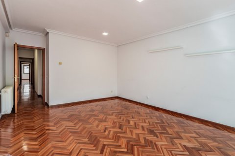 Huoneisto myytävänä Madrid, Espanja, 3 makuuhuonetta, 102 m2 No. 121966 - kuva 17