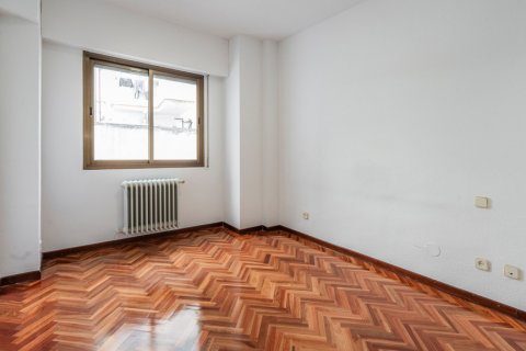 Huoneisto myytävänä Madrid, Espanja, 3 makuuhuonetta, 102 m2 No. 121966 - kuva 25