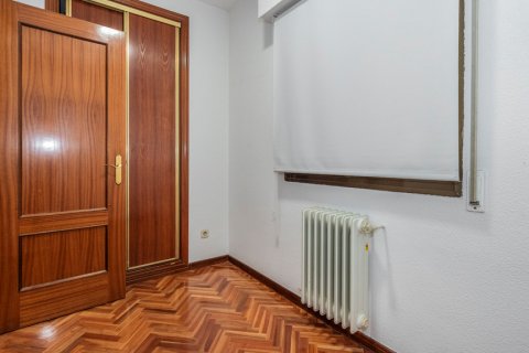 Huoneisto myytävänä Madrid, Espanja, 3 makuuhuonetta, 102 m2 No. 121966 - kuva 10