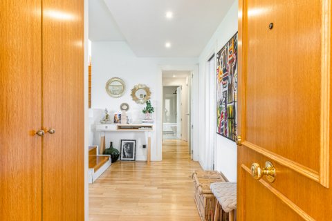 Dvīņu māja pārdošanā Madrid, Spānijā 4 istabas, 187 m2 Nr. 121431 - attēls 2