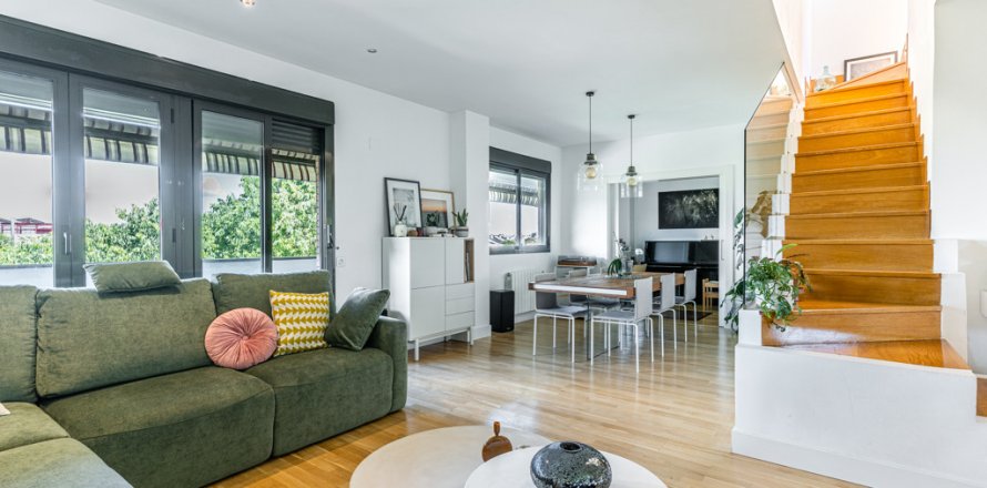 Dvīņu māja Madrid, Spānijā 4 istabas, 187 m2 Nr. 121431