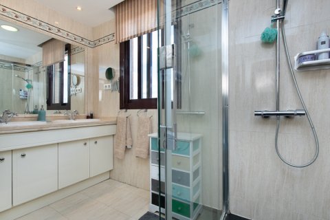 Продажа квартиры в Мадрид, Испания 2 спальни, 150м2 №121435 - фото 17