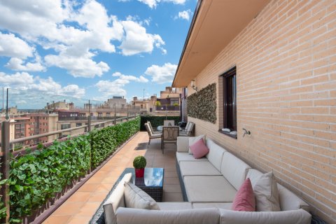 Продажа квартиры в Мадрид, Испания 2 спальни, 150м2 №121435 - фото 1