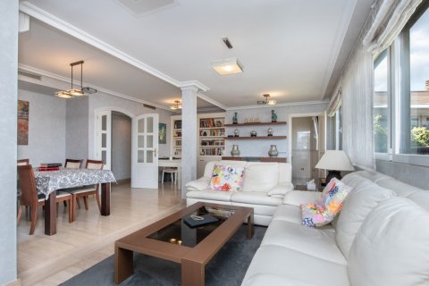 Продажа квартиры в Мадрид, Испания 2 спальни, 150м2 №121435 - фото 9