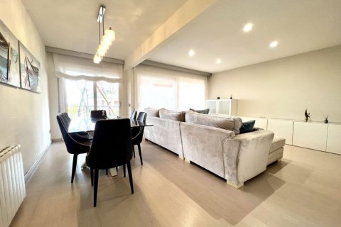 Apartment for rent Gava, Barcelona, Spain 3 bedrooms, 150 sq.m. No. 130893 - photo 3