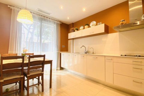 Townhouse for rent Castelldefels, Barcelona, Spain 4 bedrooms, 300 sq.m. No. 130892 - photo 8