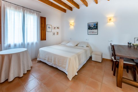 Finca for rent Campos, Mallorca, Spain 6 bedrooms, 668 sq.m. No. 130938 - photo 17