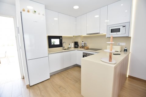 Apartment for sale Torrevieja, Alicante, Spain 2 bedrooms, 75 sq.m. No. 131689 - photo 11