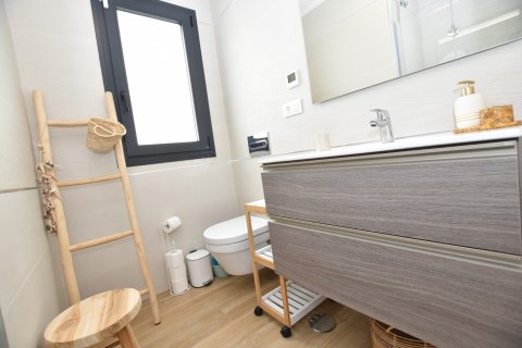Apartment for sale Torrevieja, Alicante, Spain 2 bedrooms, 75 sq.m. No. 131689 - photo 2