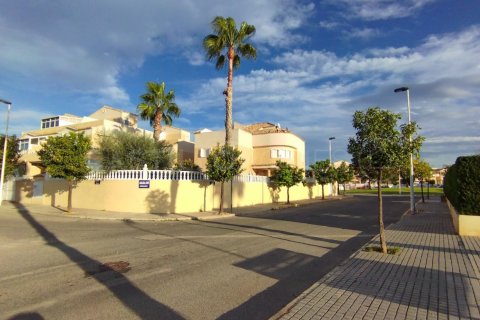 Villa for sale Torrevieja, Alicante, Spain 6 bedrooms, 259 sq.m. No. 125115 - photo 3