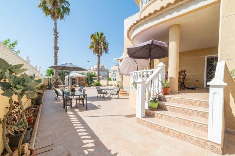 Villa for sale Torrevieja, Alicante, Spain 6 bedrooms, 259 sq.m. No. 125115 - photo 2