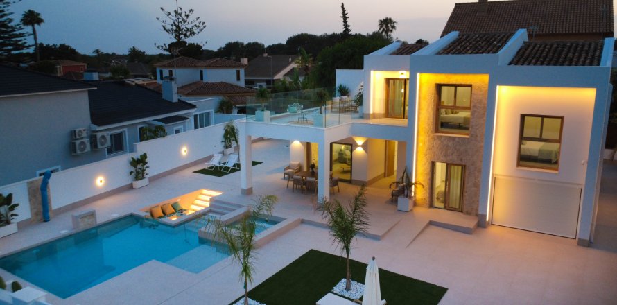 Villa Orihuela, Alicante, Spanien 4 Schlafzimmer, 227 m2 Nr. 127815