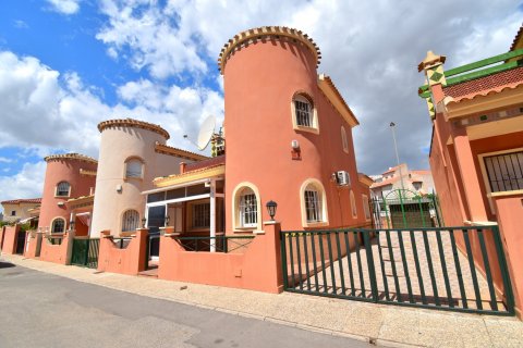 Продажа виллы Аликанте, Испания 2 спальни, 91м2 №125222 - фото 1