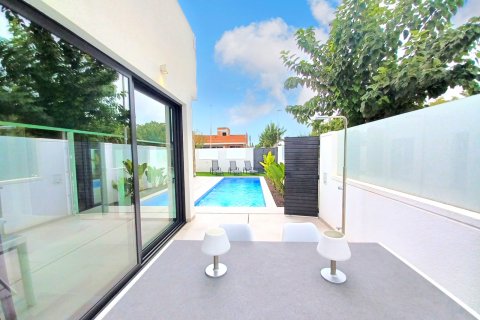 Huvila myytävänä Pilar de la Horadada, Alicante, Espanja, 3 makuuhuonetta, 83 m2 No. 125906 - kuva 3